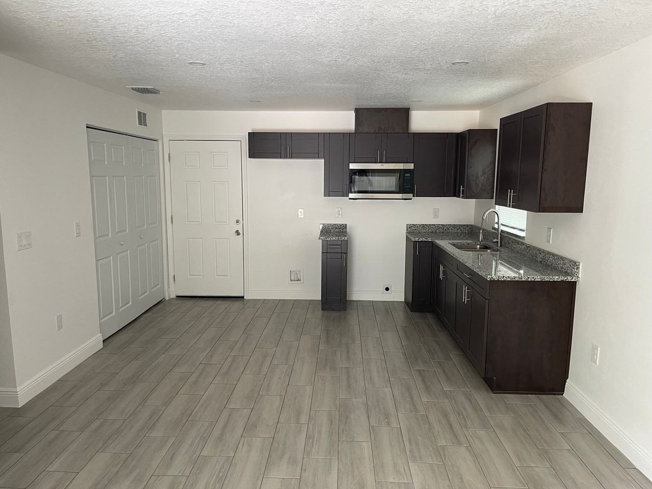 8417 N Seminole Ave - Photo 5 of 18