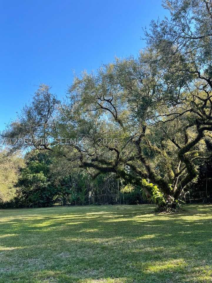 8250 Sw 108th St - Photo 4 of 16