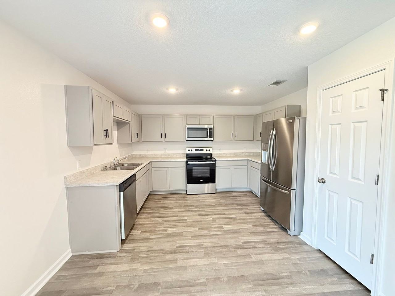 4378 Jitterbug St - Photo 5 of 15