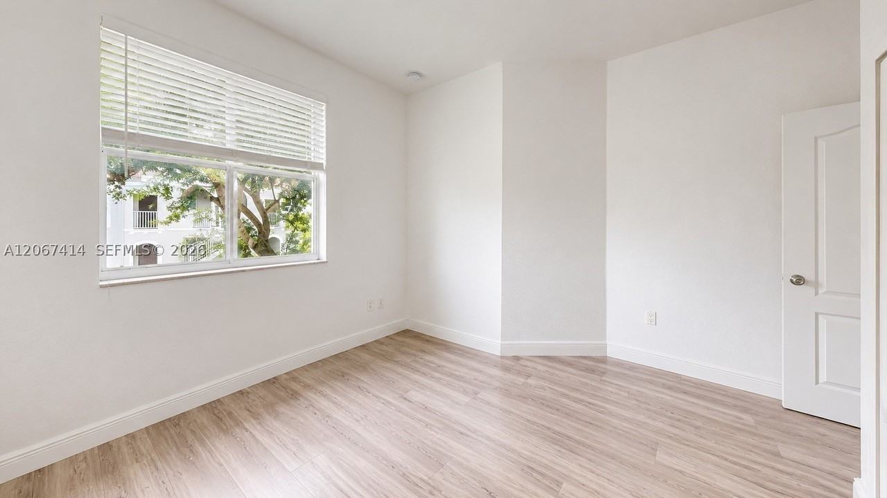 1652 Se 28th St #200 - Photo 3 of 14