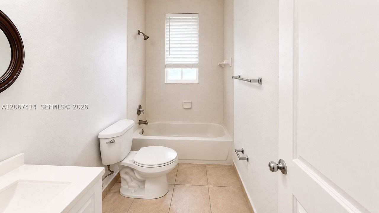 1652 Se 28th St #200 - Photo 4 of 14