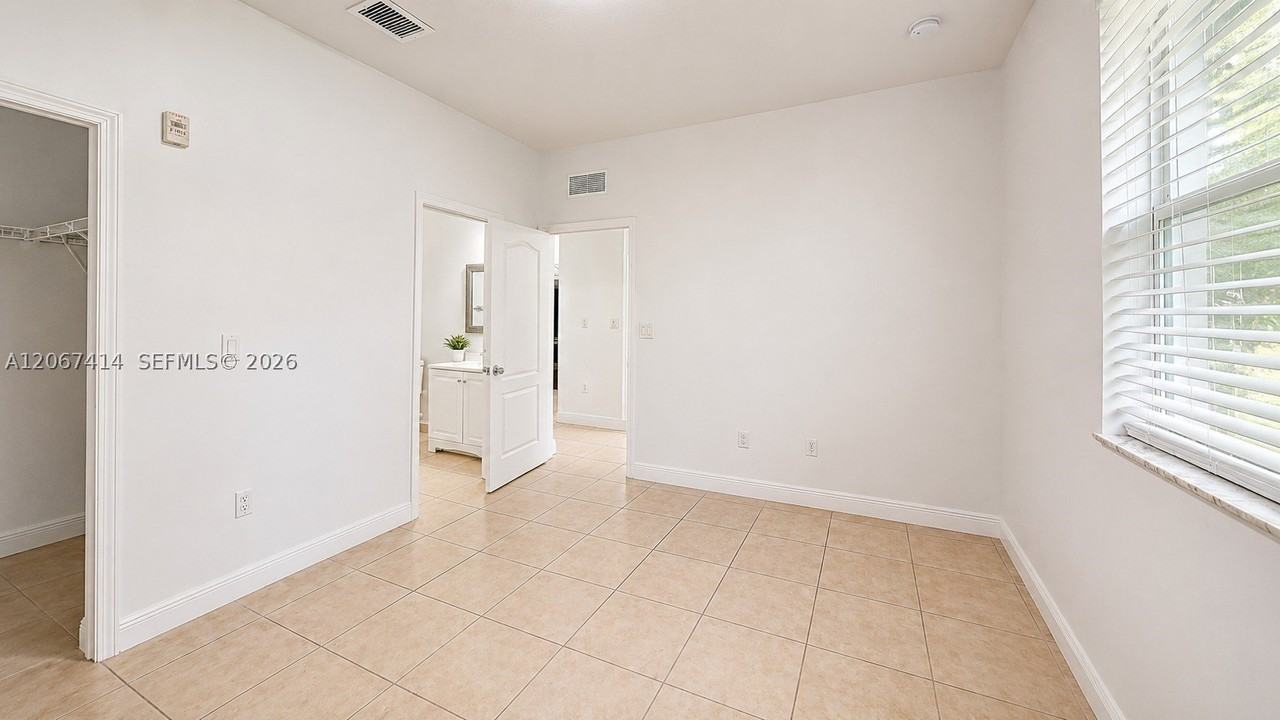 1652 Se 28th St #200 - Photo 5 of 14