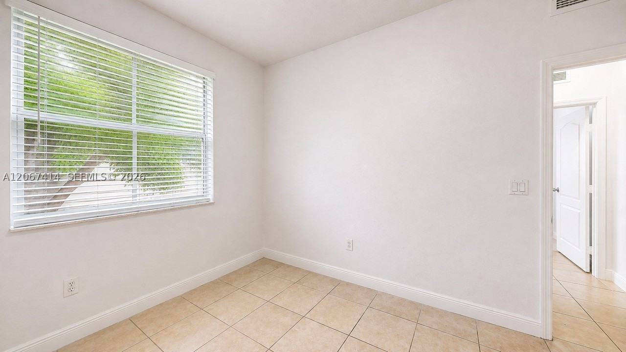 1652 Se 28th St #200 - Photo 6 of 14