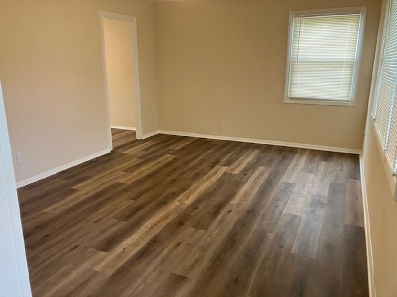 112 S Maple St - Photo 2 of 17