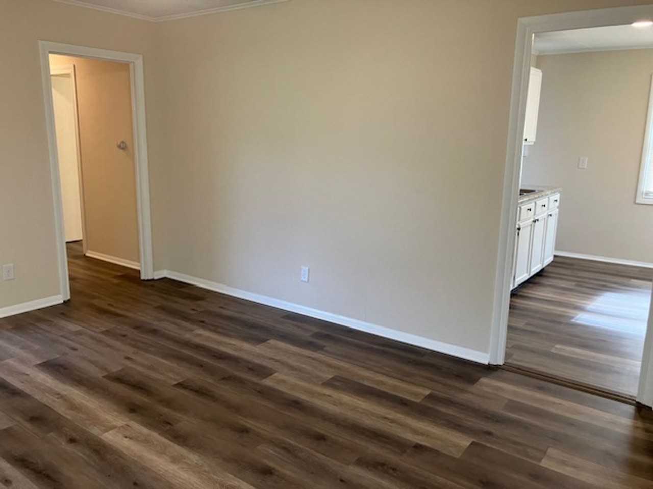 112 S Maple St - Photo 3 of 17