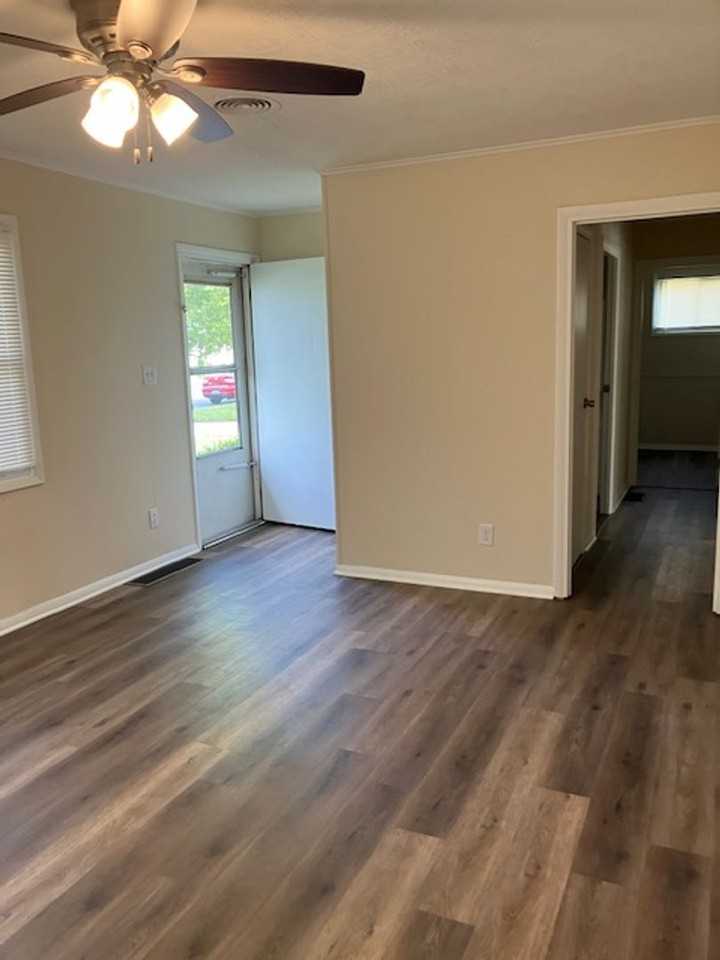 112 S Maple St - Photo 6 of 17