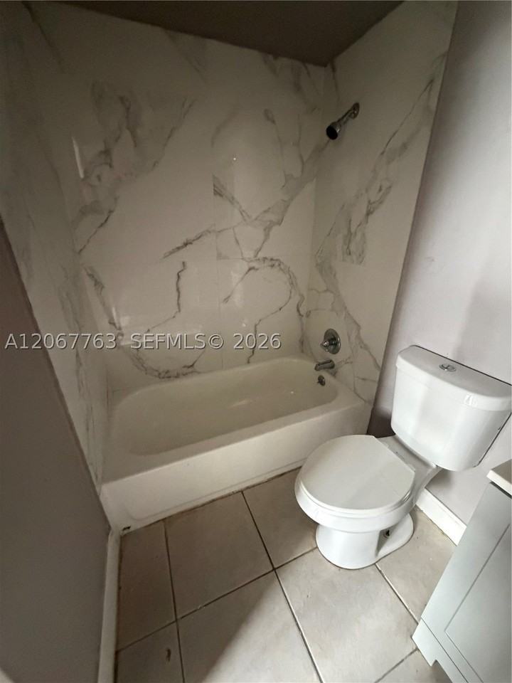 612 Nw 2nd Ave #1 - Photo 3 of 6