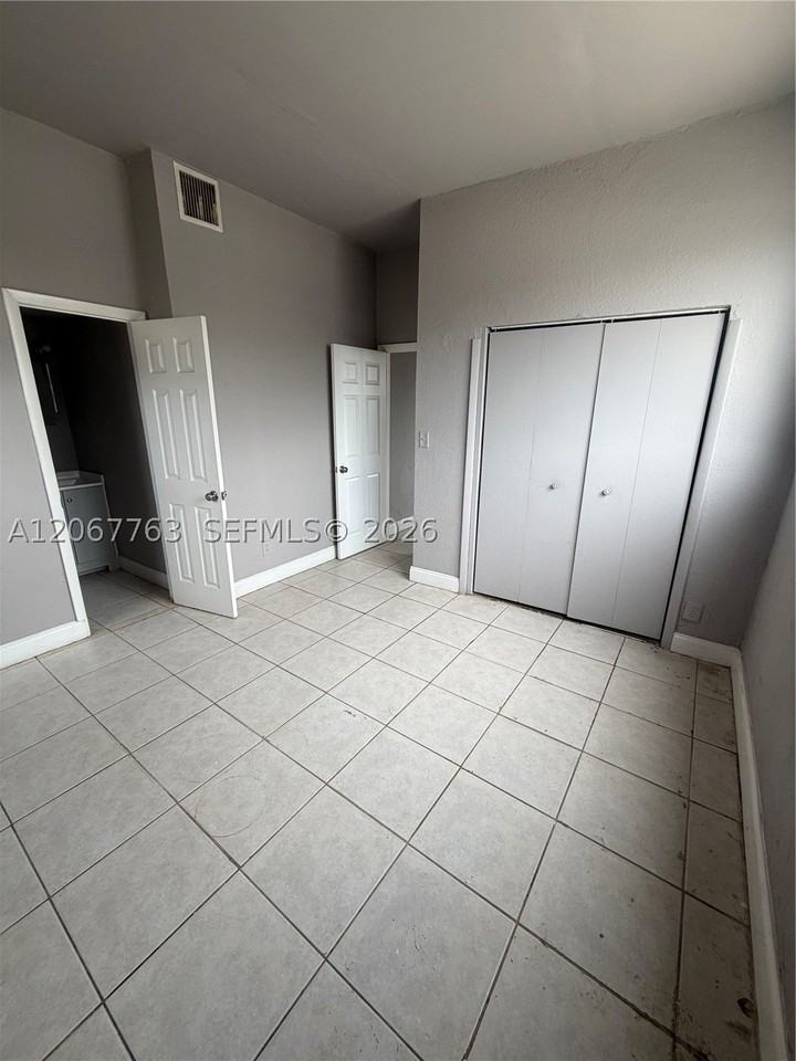 612 Nw 2nd Ave #1 - Photo 5 of 6