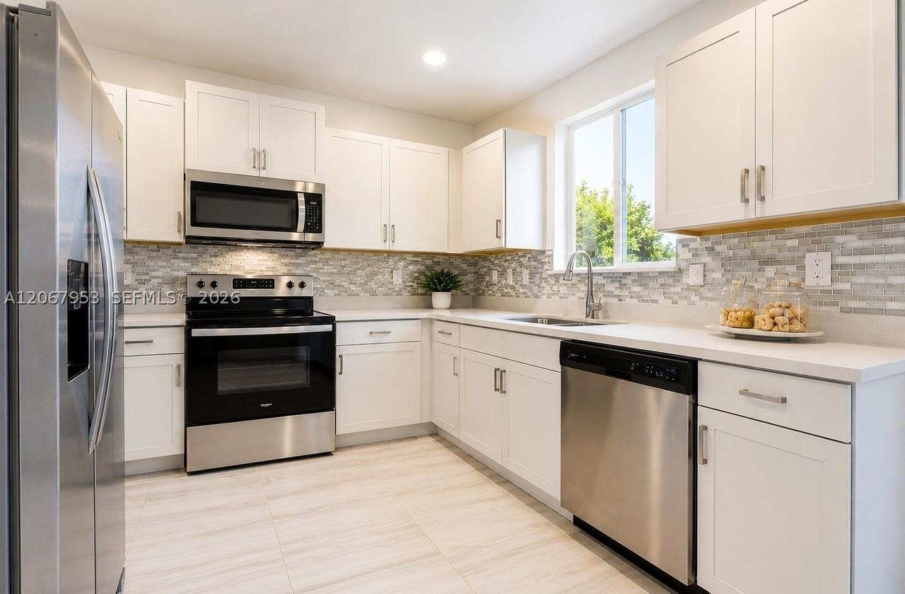 1056 Se 23rd Ave #1056 - Photo 2 of 10