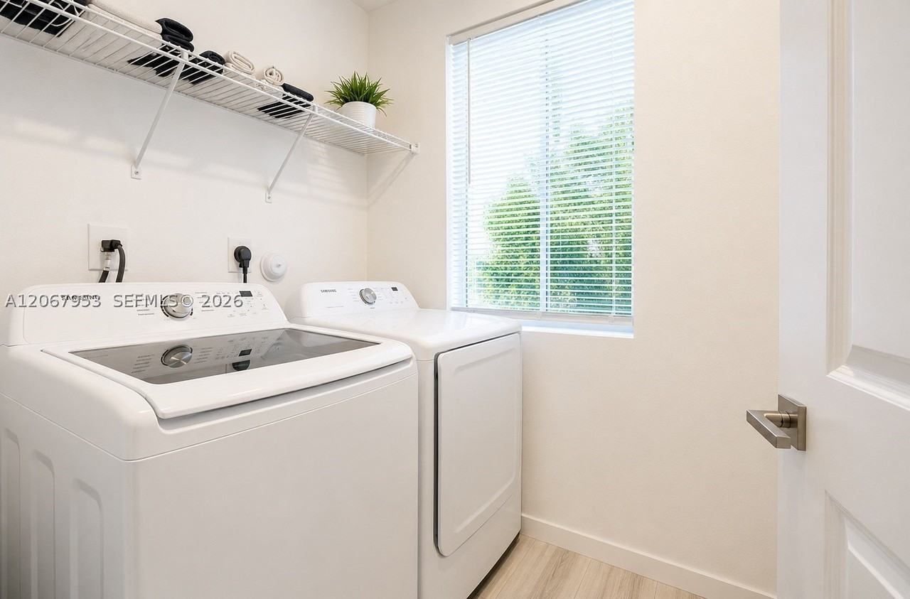 1056 Se 23rd Ave #1056 - Photo 3 of 10