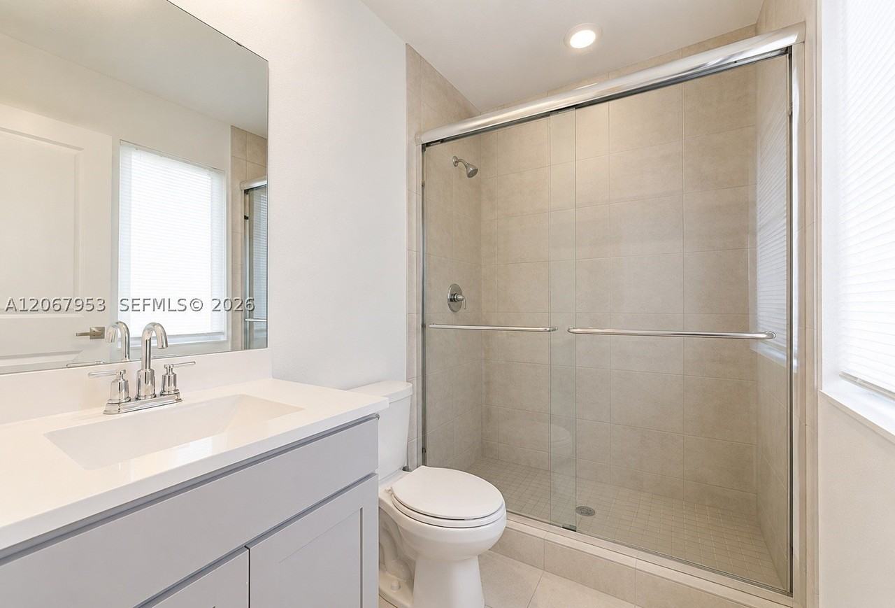 1056 Se 23rd Ave #1056 - Photo 5 of 10