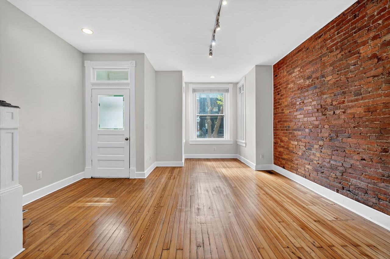 1427 Monroe St Nw - Photo 3 of 34