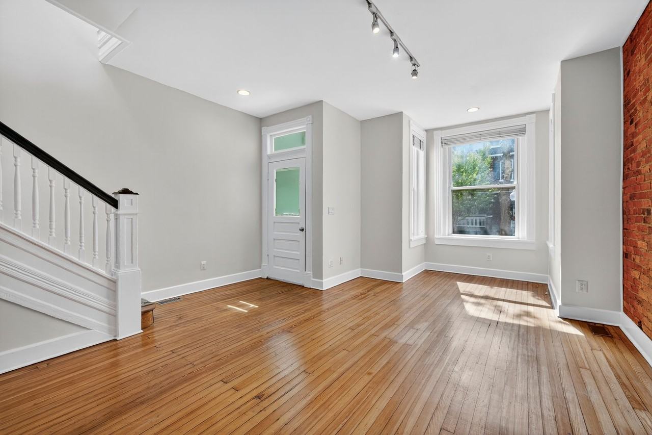 1427 Monroe St Nw - Photo 4 of 34