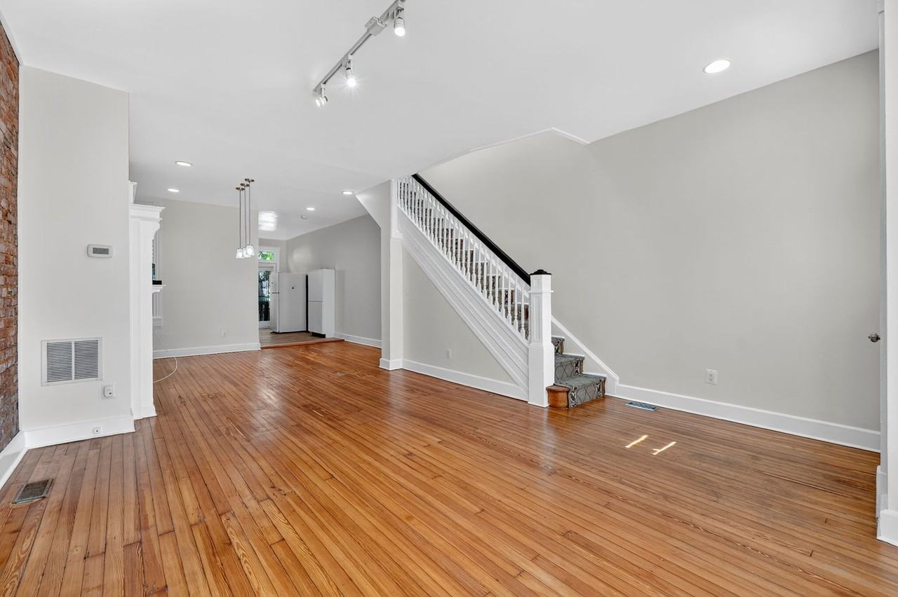 1427 Monroe St Nw - Photo 6 of 34