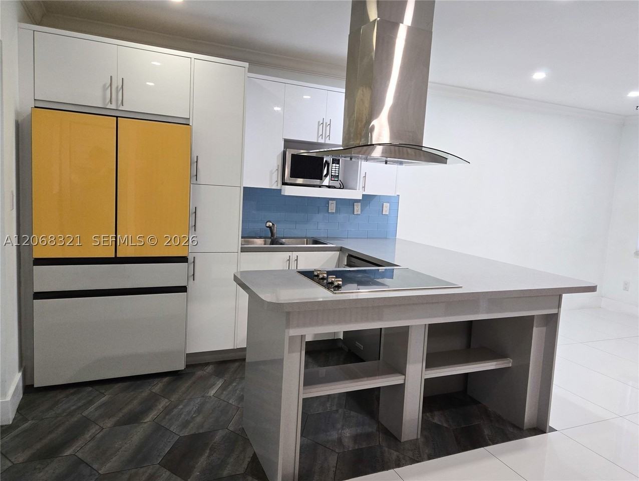5810 Sw 9th St - Photo 5 of 11