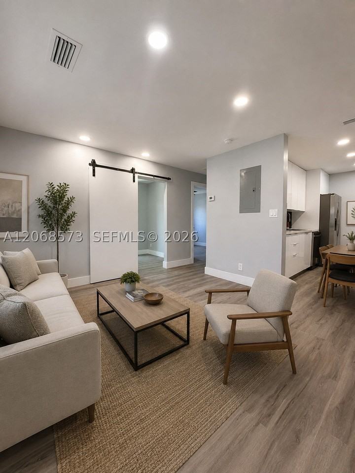 2865 Ne 13th Ave #1 - Photo 3 of 14