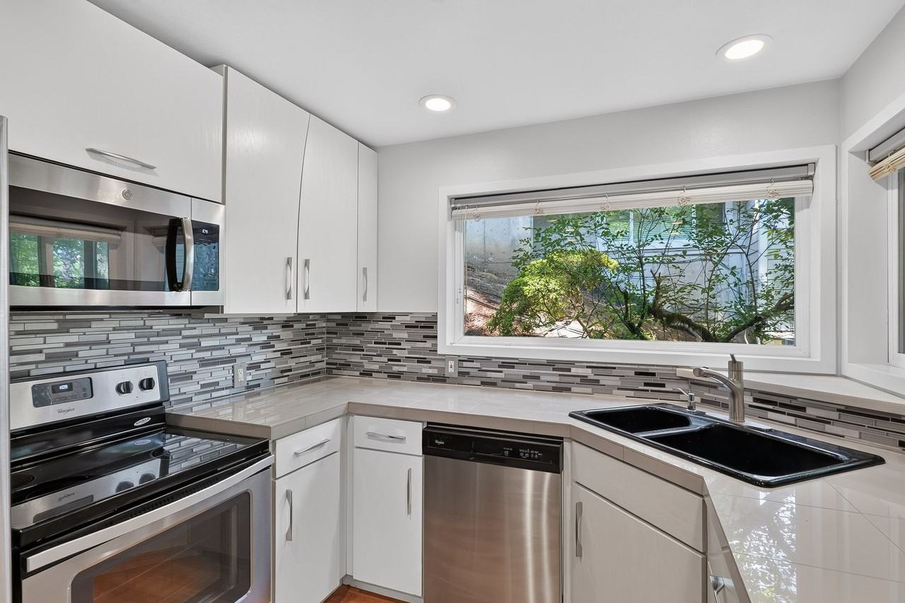 48 Eagle Crest Dr #5E - Photo 2 of 19