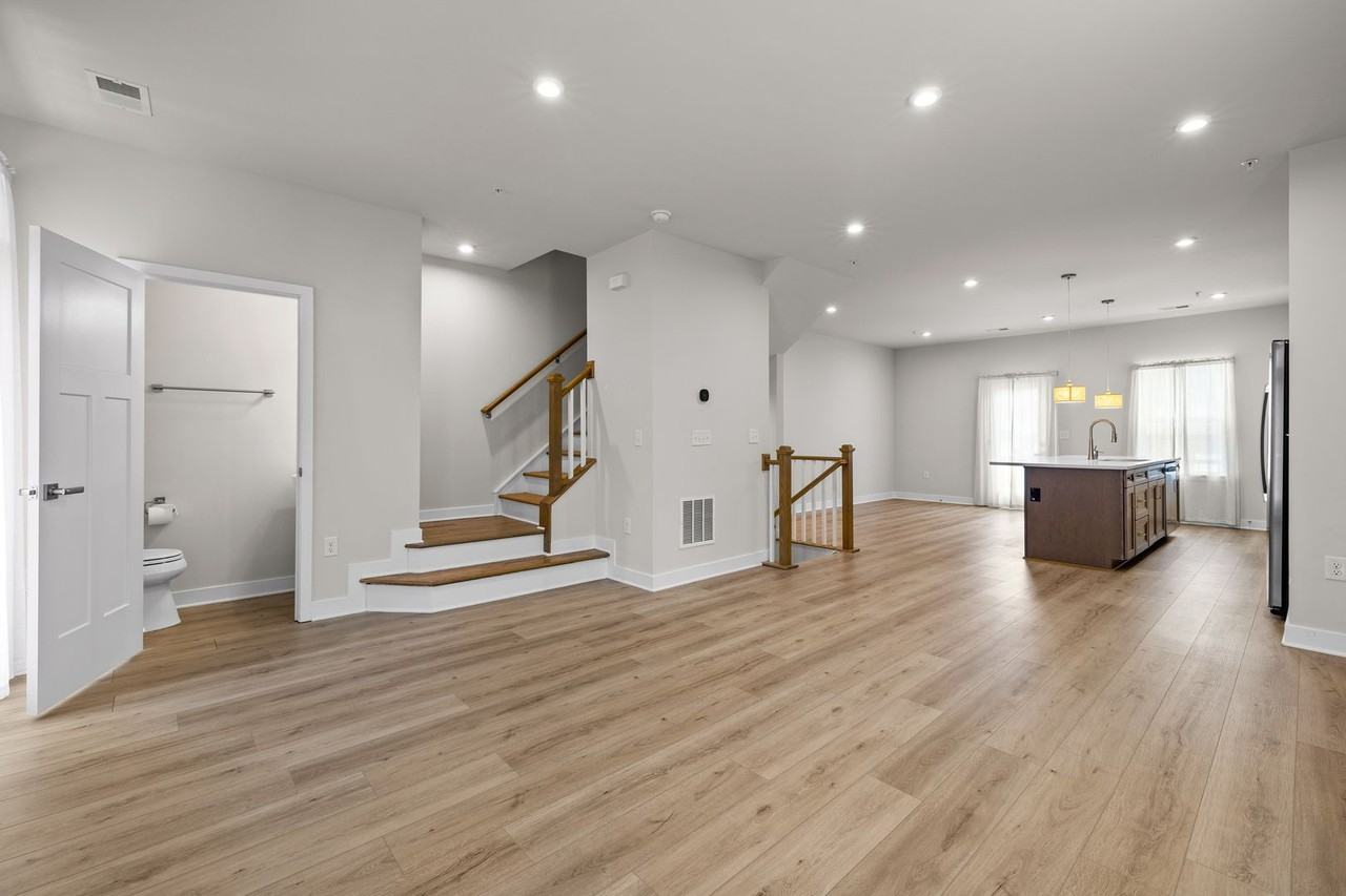 245 Climbing Ivy Cir - Photo 3 of 20