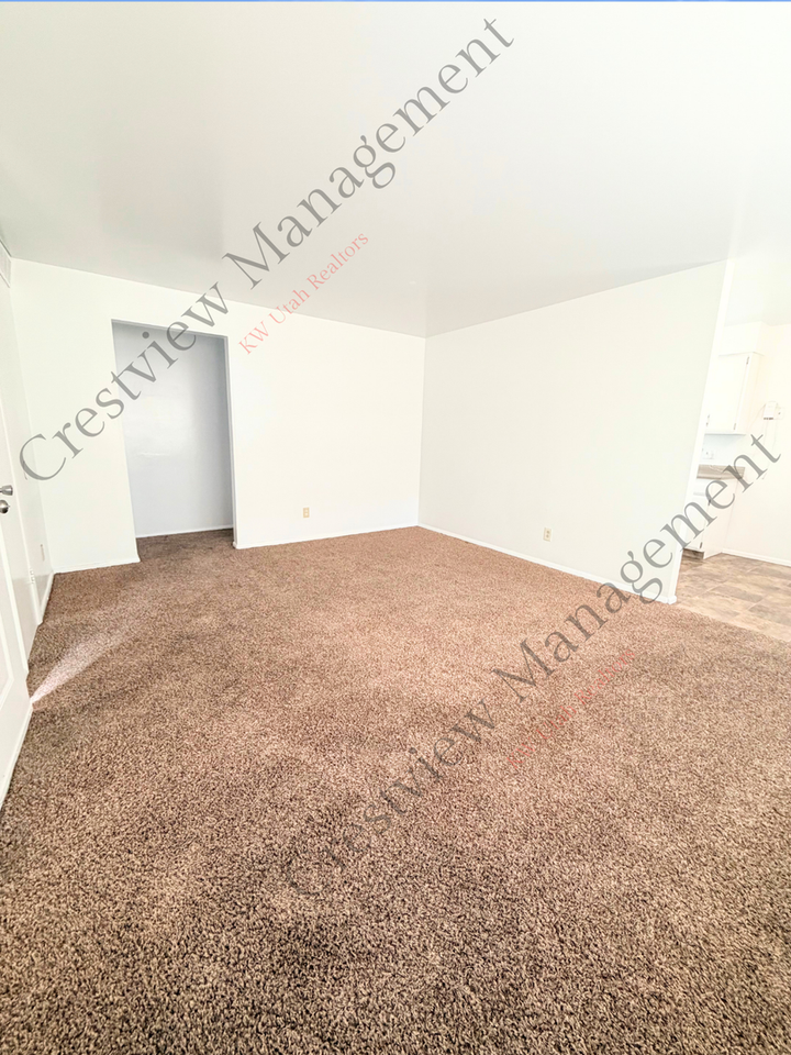 549 E Stringham Ave #B - Photo 4 of 19