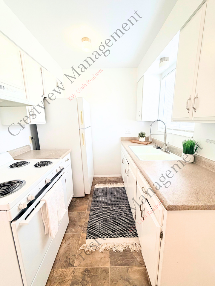 549 E Stringham Ave #B - Photo 6 of 19