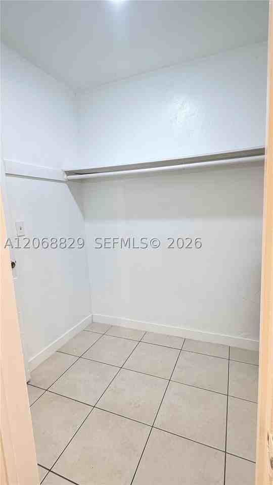 717 Ne 1st St #5 - Photo 3 of 5