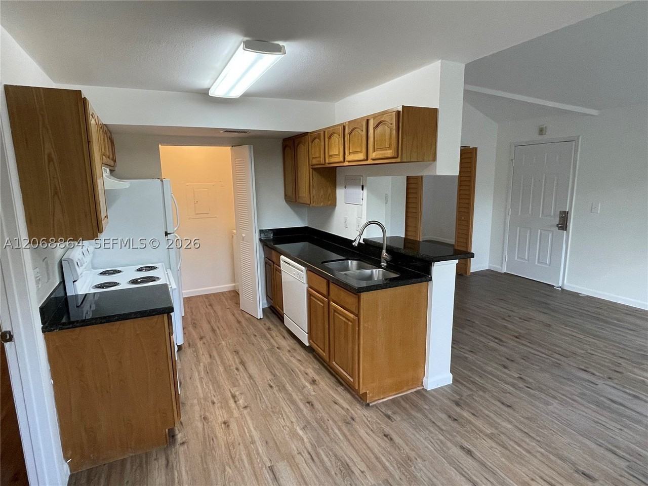 8739 Nw 39th St #8739 - Photo 5 of 31
