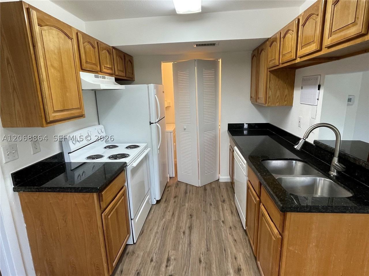 8739 Nw 39th St #8739 - Photo 6 of 31