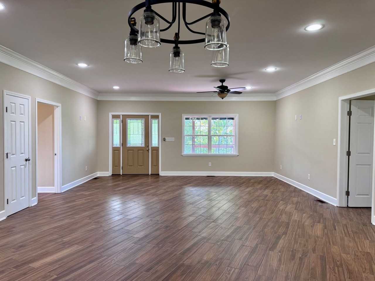 169 Gaines Rd Ne - Photo 2 of 9