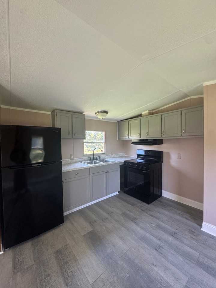4030 Kennedy Rd - Photo 3 of 16