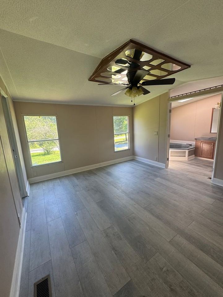 4030 Kennedy Rd - Photo 5 of 16