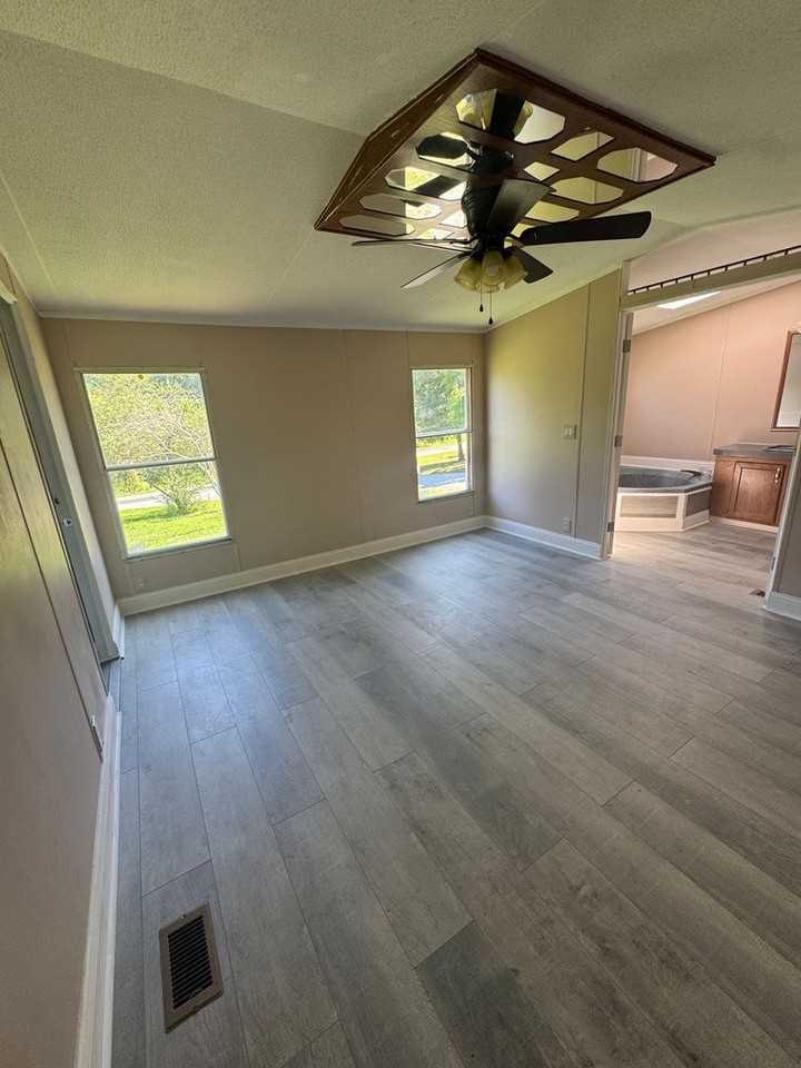 4030 Kennedy Rd - Photo 6 of 16