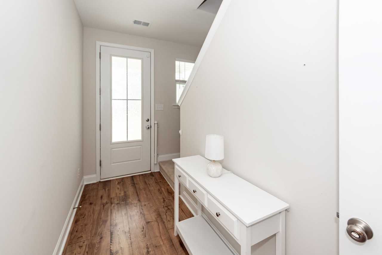 121 Hawthorne Landing Dr - Photo 4 of 40