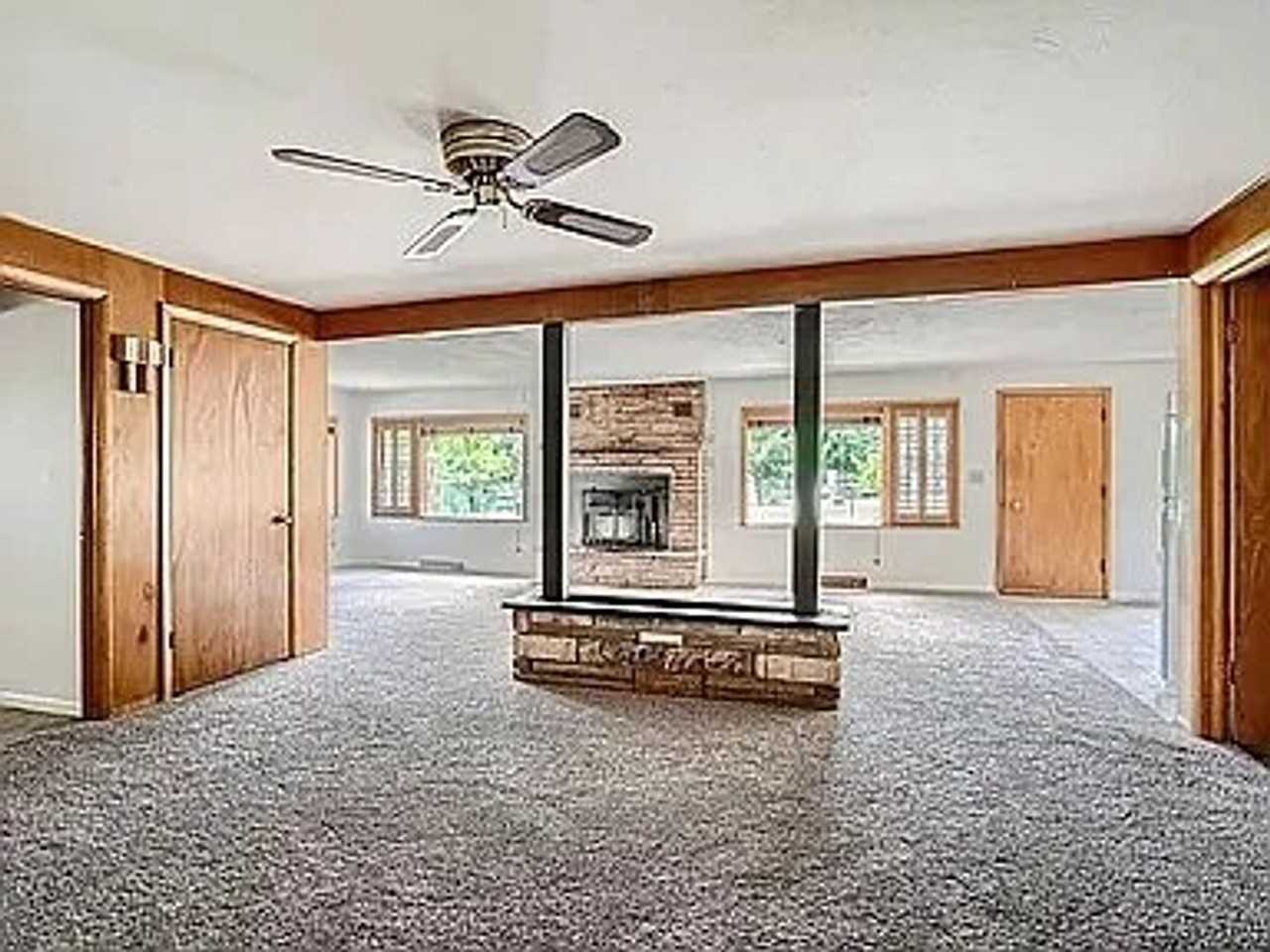 2135 Norwood Ave - Photo 6 of 18