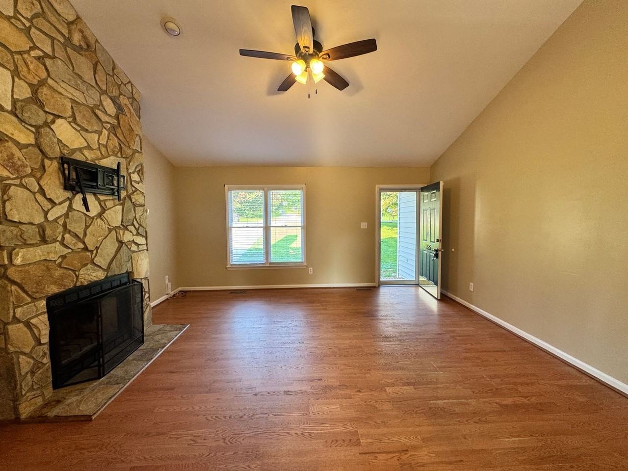 155 Lorraine Dr - Photo 4 of 17