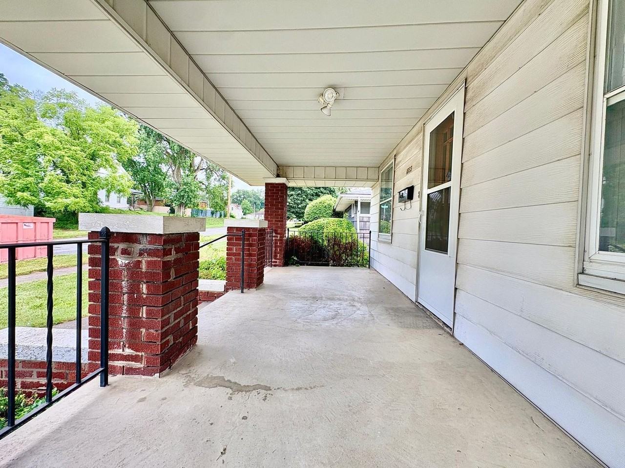 1833 Nash St - Photo 2 of 17