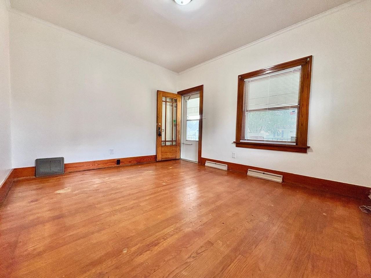 1833 Nash St - Photo 3 of 17