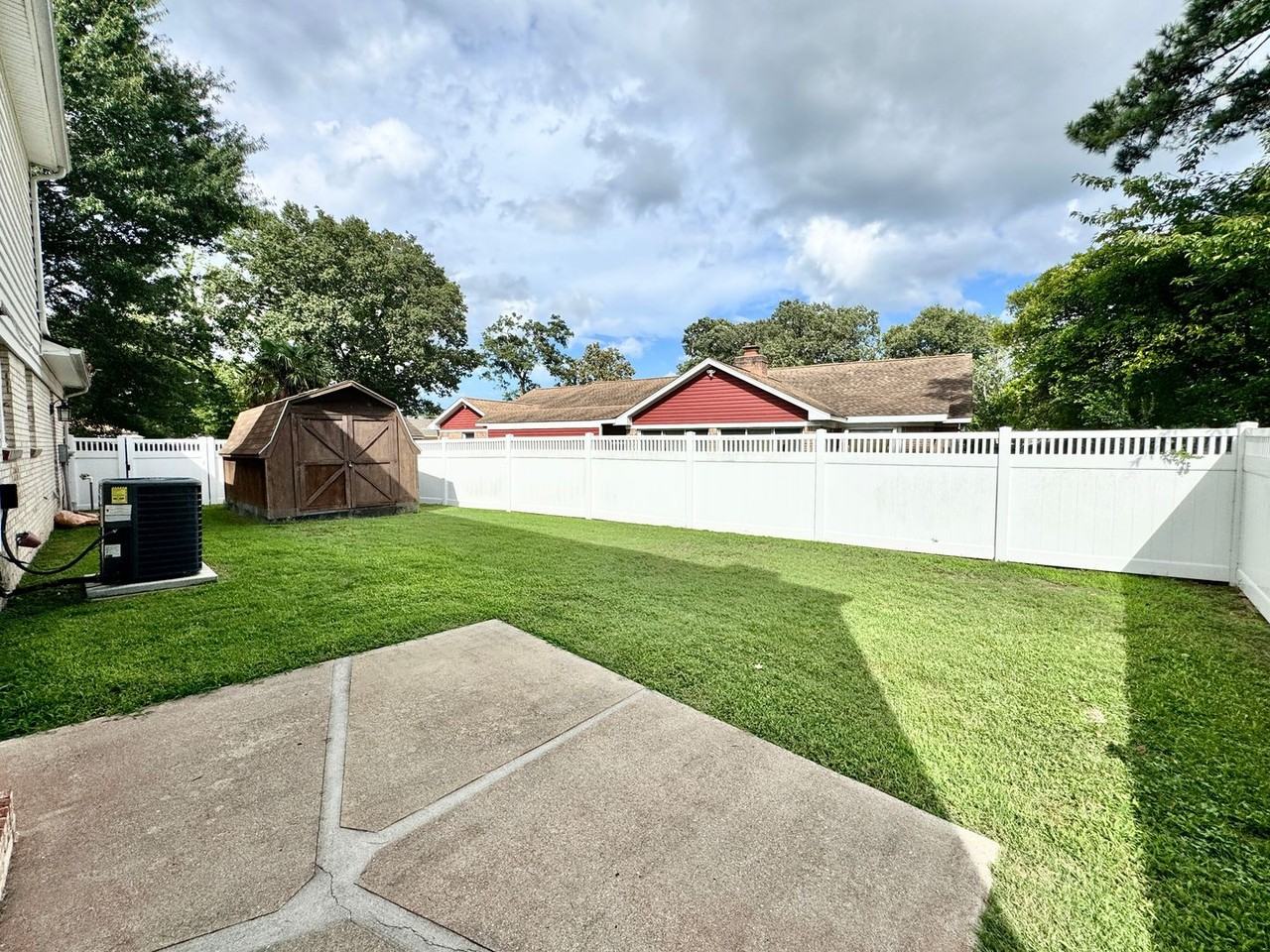 912 Marshall Cir - Photo 2 of 4