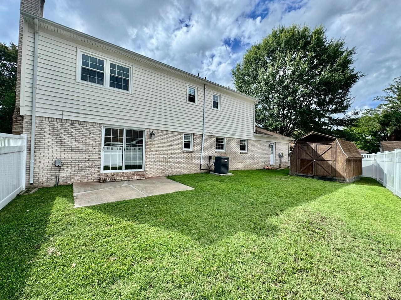 912 Marshall Cir - Photo 3 of 4