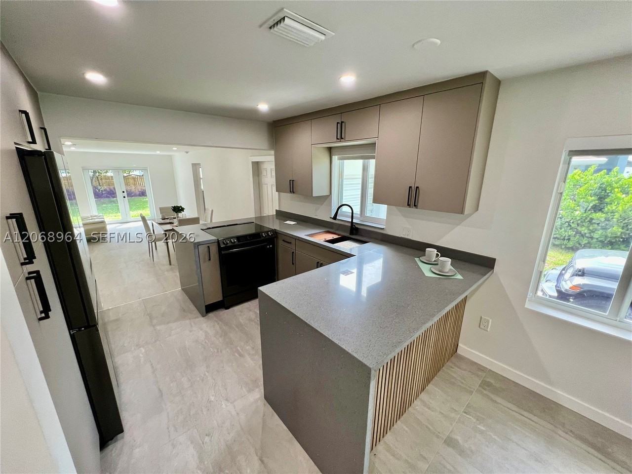 850 Ne 127th St - Photo 6 of 42