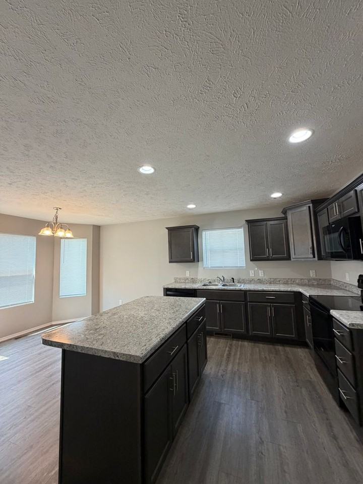 414 W Picardy St - Photo 2 of 10
