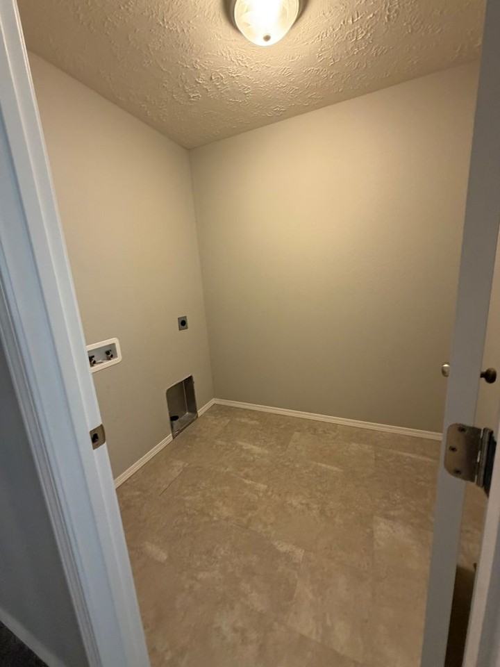414 W Picardy St - Photo 5 of 10