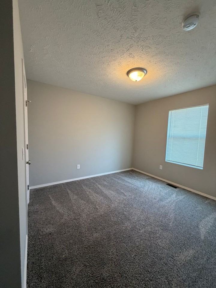 414 W Picardy St - Photo 6 of 10