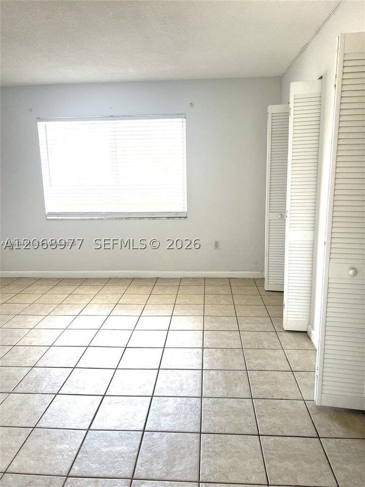 505 Nw 177th St #225 - Photo 5 of 6