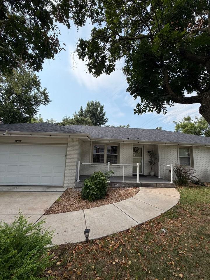 1232 W Berkeley St - Photo 2 of 19