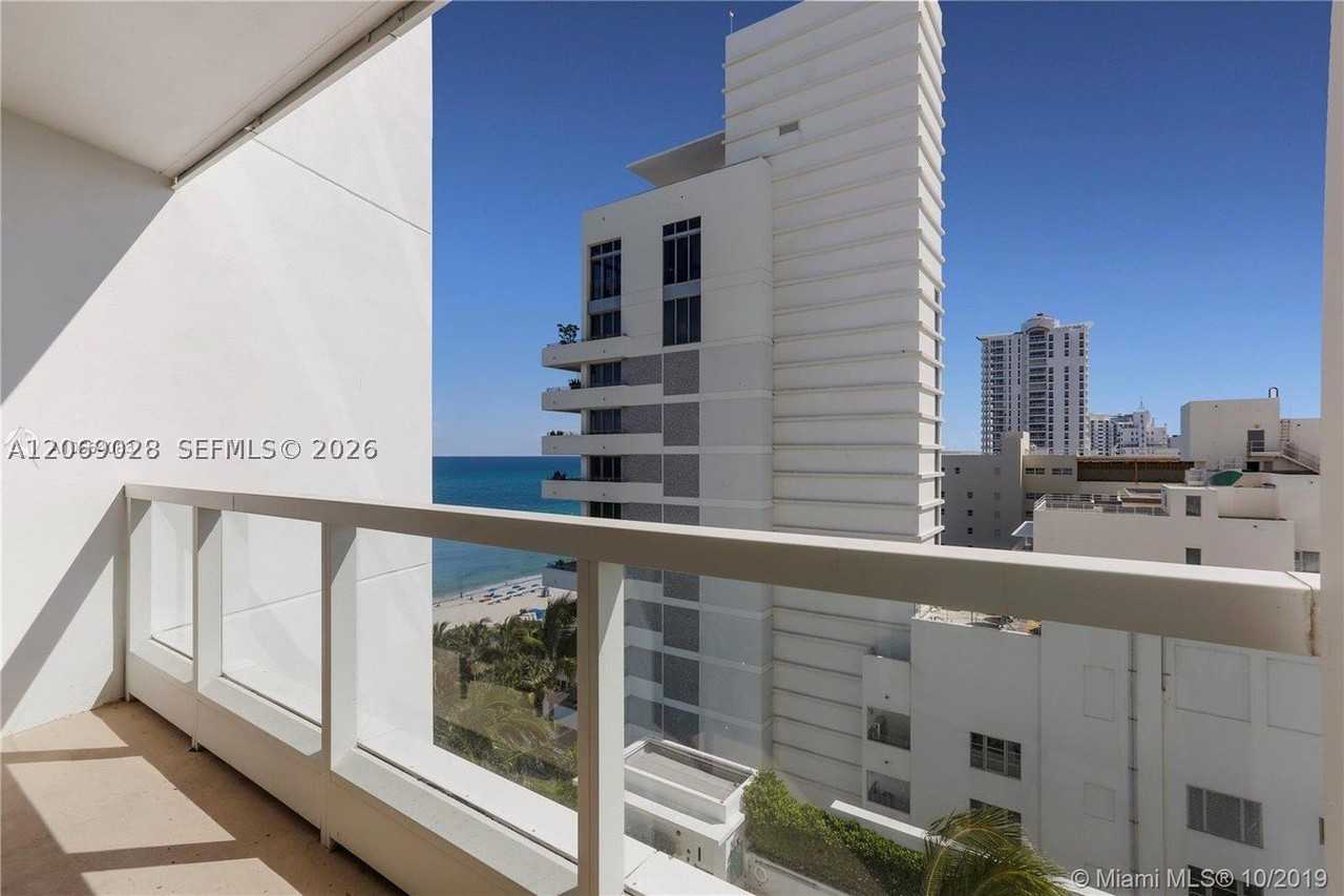 4391 Collins Ave #1015