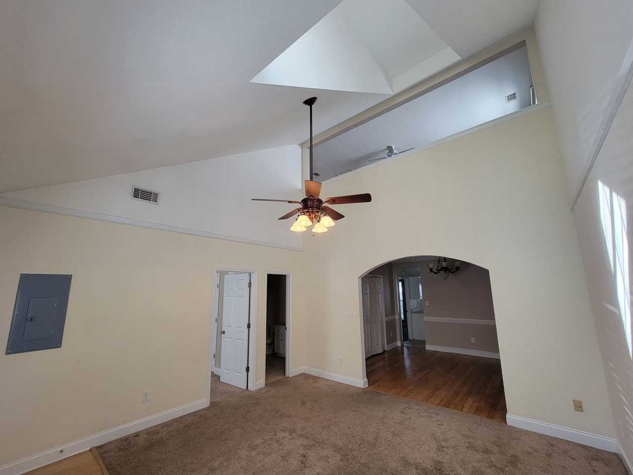 211 Brook Ct - Photo 3 of 19