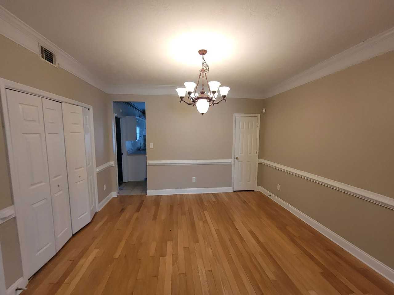 211 Brook Ct - Photo 4 of 19