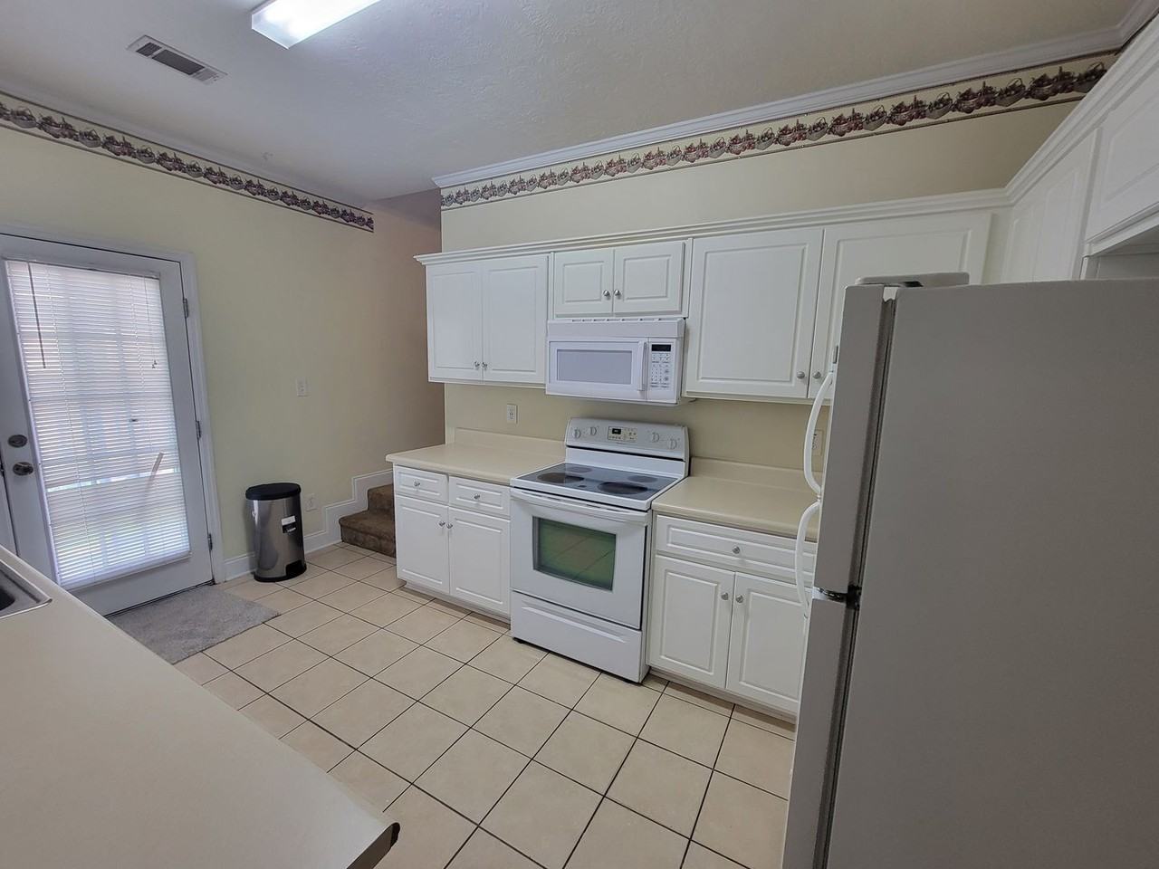 211 Brook Ct - Photo 5 of 19