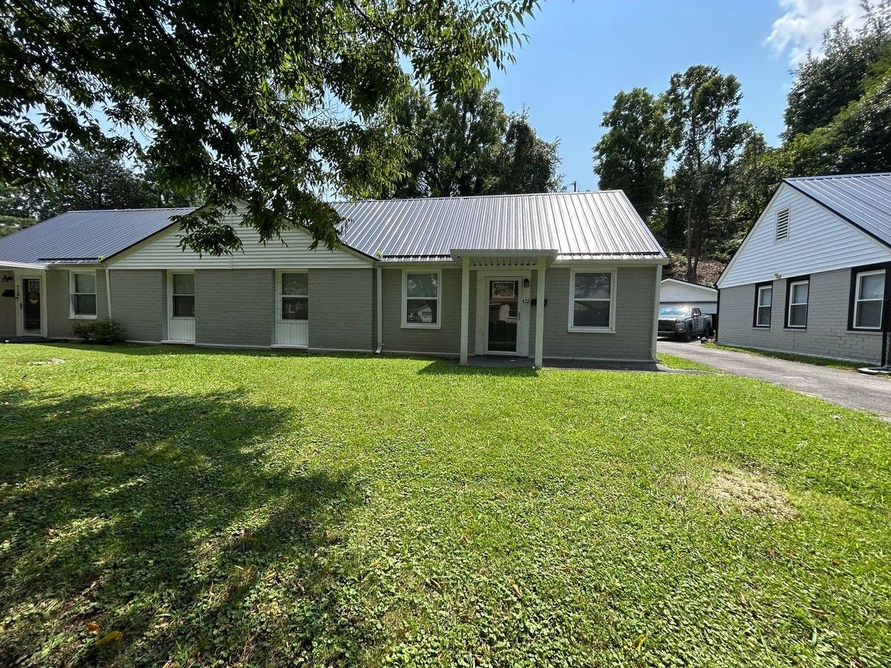 422 Sequoyah Dr - Photo 2 of 10