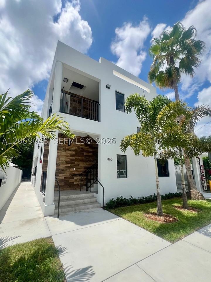 1860 Nw 19th St #102 - Photo 2 of 12